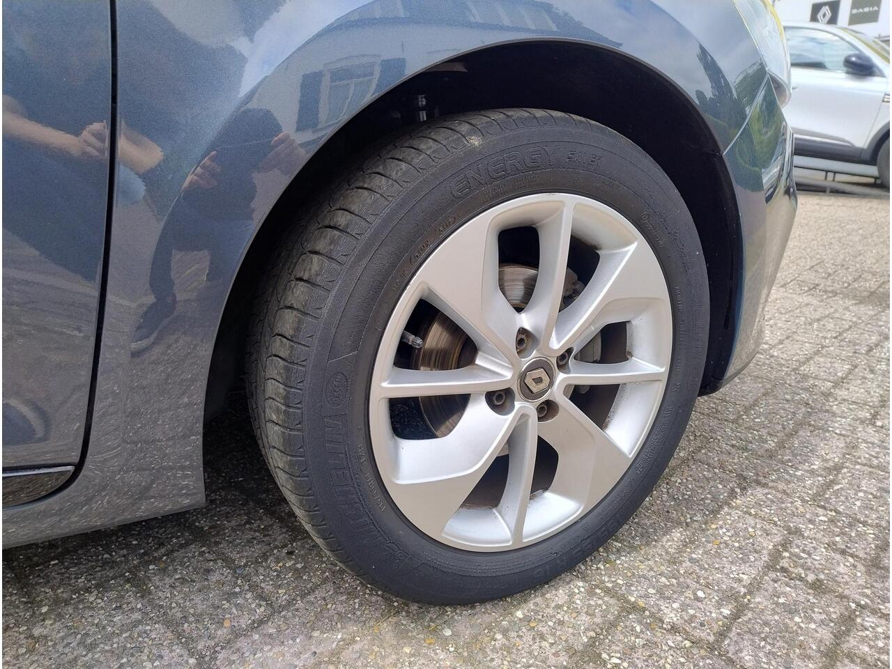 Renault CLIO Estate 90 TCe Limited