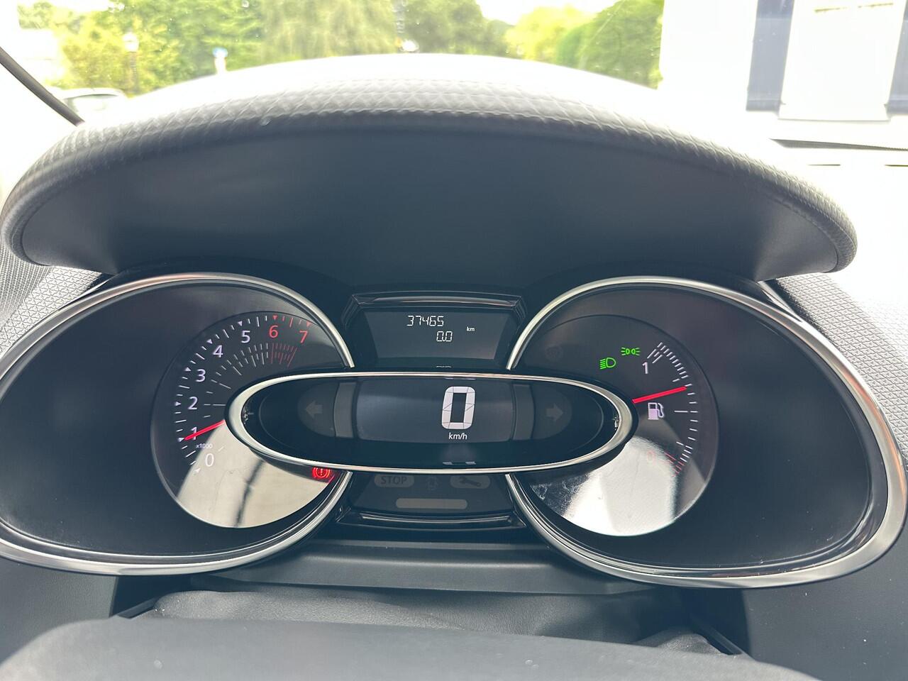 Renault CLIO IV Estate TCe 90 Limited | Navigatiesysteem | Armsteun | Lage kilometerstand!! | Lichtmetalen velgen | Parkeersensoren |