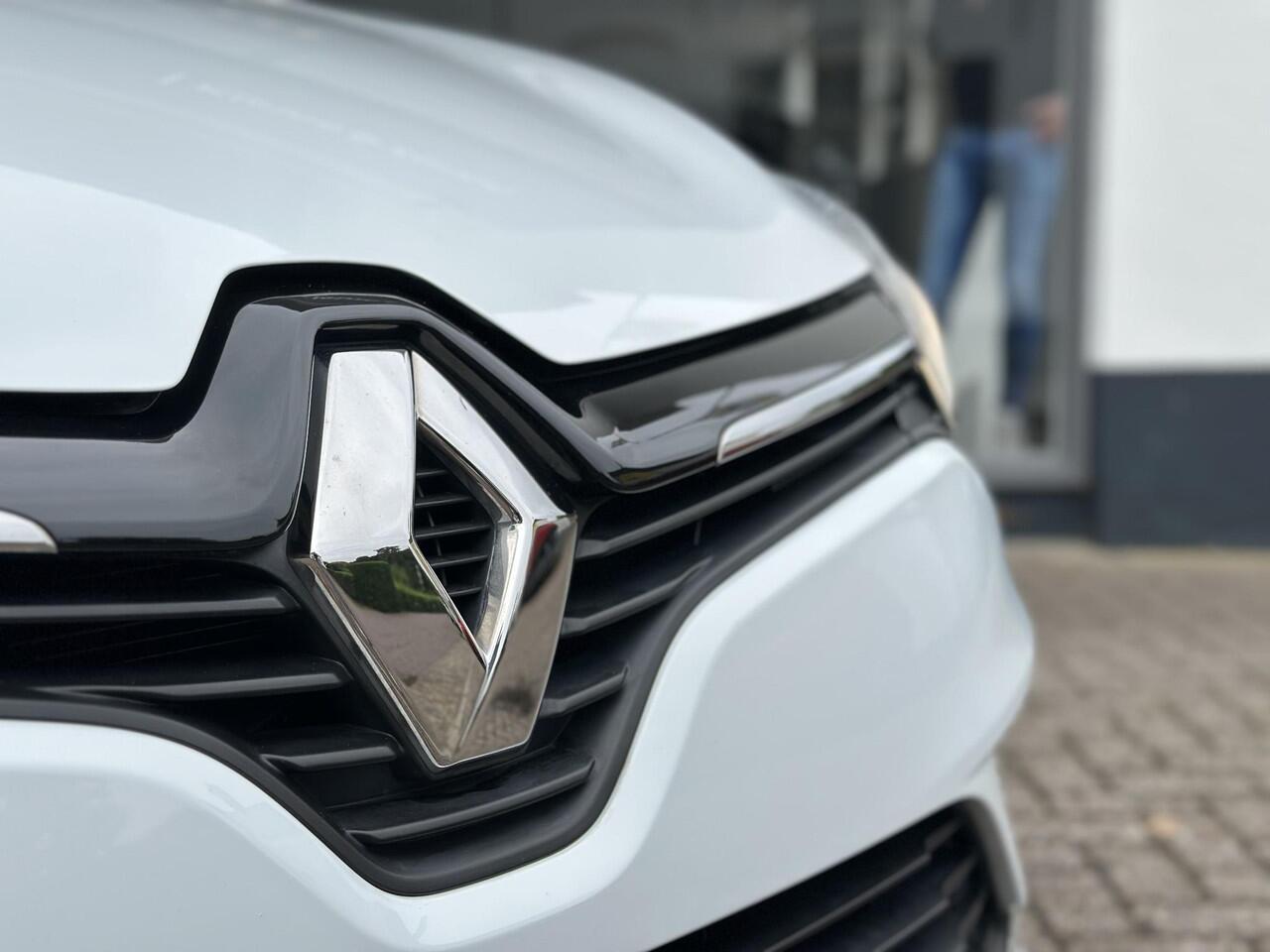 Renault CLIO IV Estate TCe 90 Limited | Navigatiesysteem | Armsteun | Lage kilometerstand!! | Lichtmetalen velgen | Parkeersensoren |