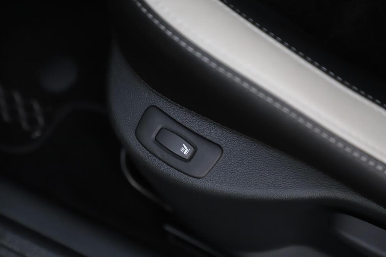 Renault CLIO Estate 0.9 TCe Bose Navigatie Achteruitrijcamera Clima Cruise Parkeersensor R-Link Stoelverwarming All-season banden ZGAN!