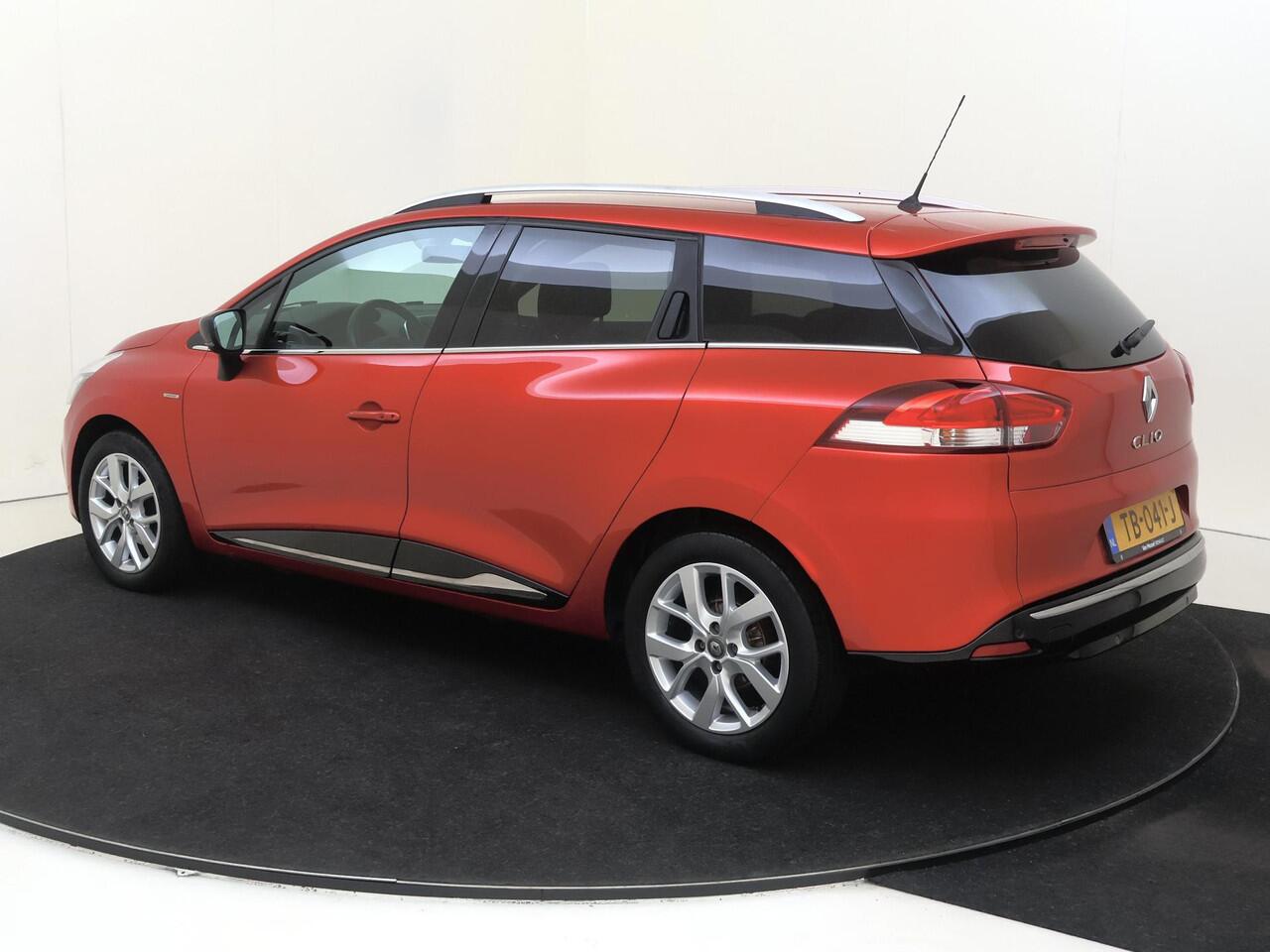 Renault CLIO Estate 1.2 TCe120 Limited | Navigatie | Parkeersensoren | 4 Cilinder motor