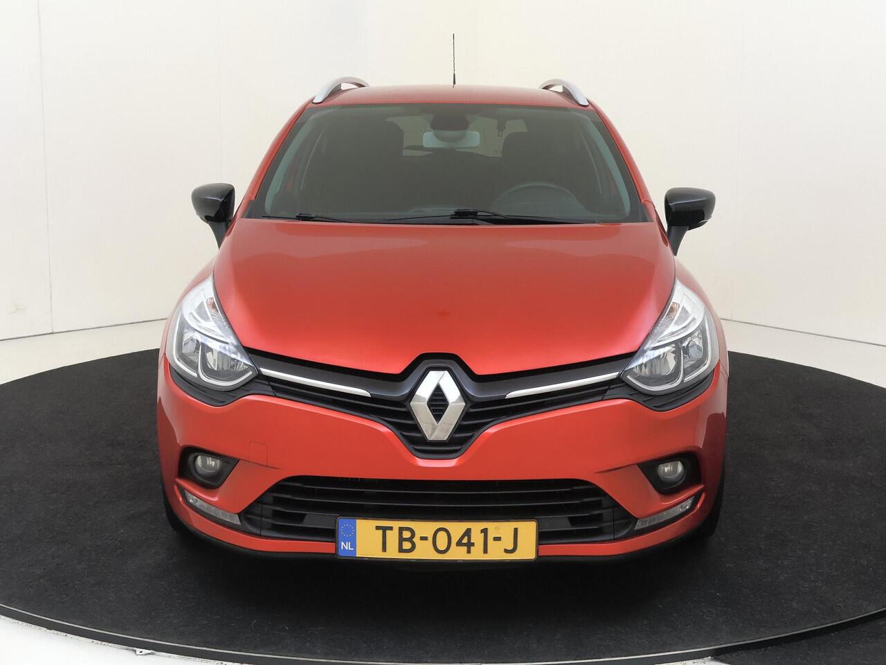 Renault CLIO Estate 1.2 TCe120 Limited | Navigatie | Parkeersensoren | 4 Cilinder motor