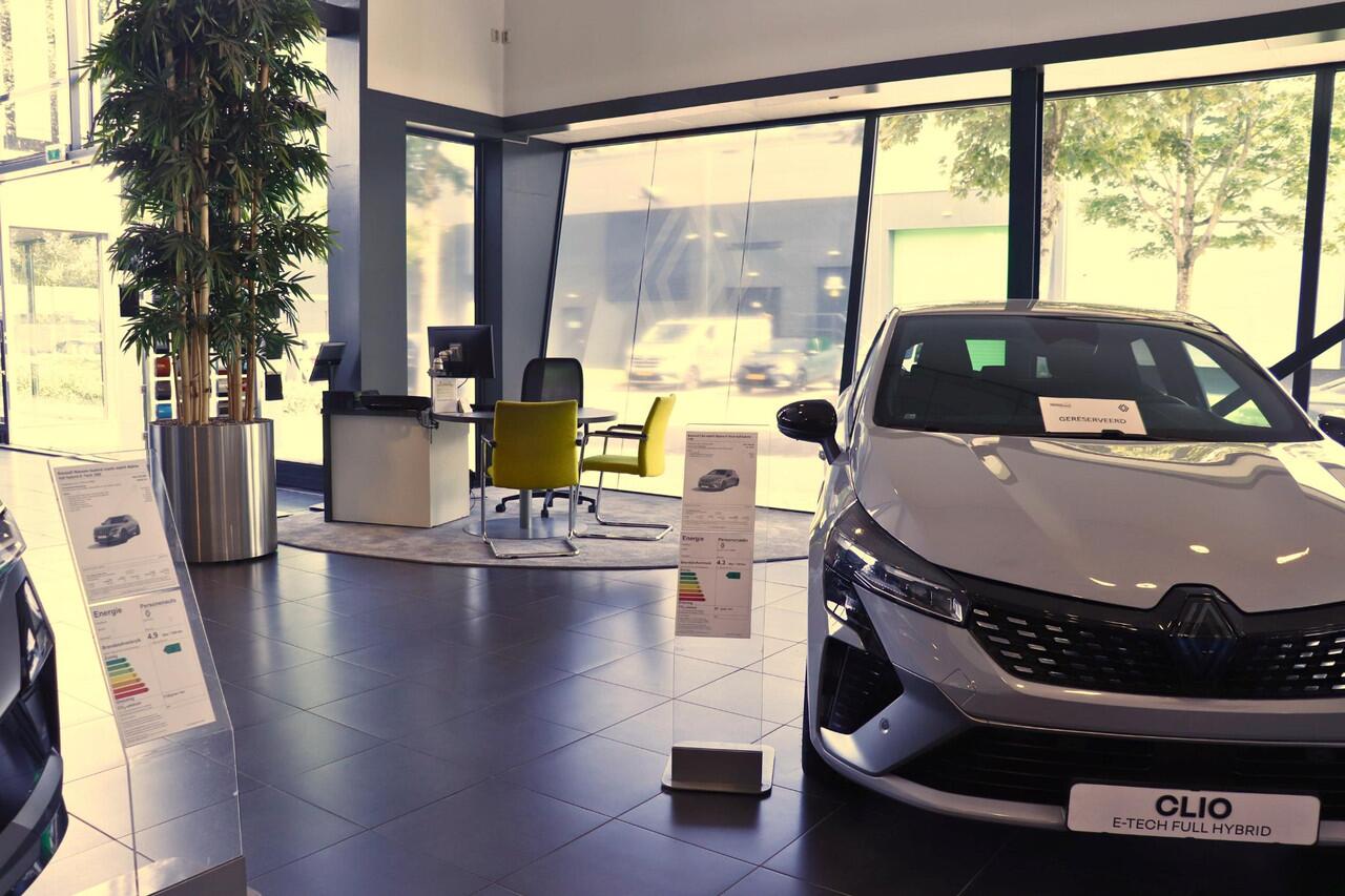 Renault CLIO TCe 90 Intens / DEALER ONDERHOUDEN / NAVI / LED / PRIV GLASS / PDC A / BLUETOOTH / CRUISE / CLIMATE / STOEL VERW. / DAB / KEYLESS / 16'' LMV