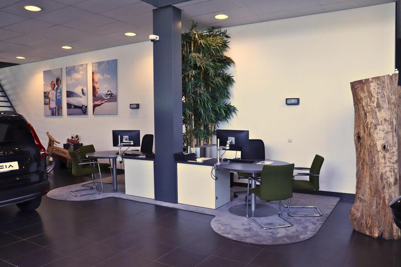 Renault CLIO TCe 90 Intens / DEALER ONDERHOUDEN / NAVI / LED / PRIV GLASS / PDC A / BLUETOOTH / CRUISE / CLIMATE / STOEL VERW. / DAB / KEYLESS / 16'' LMV