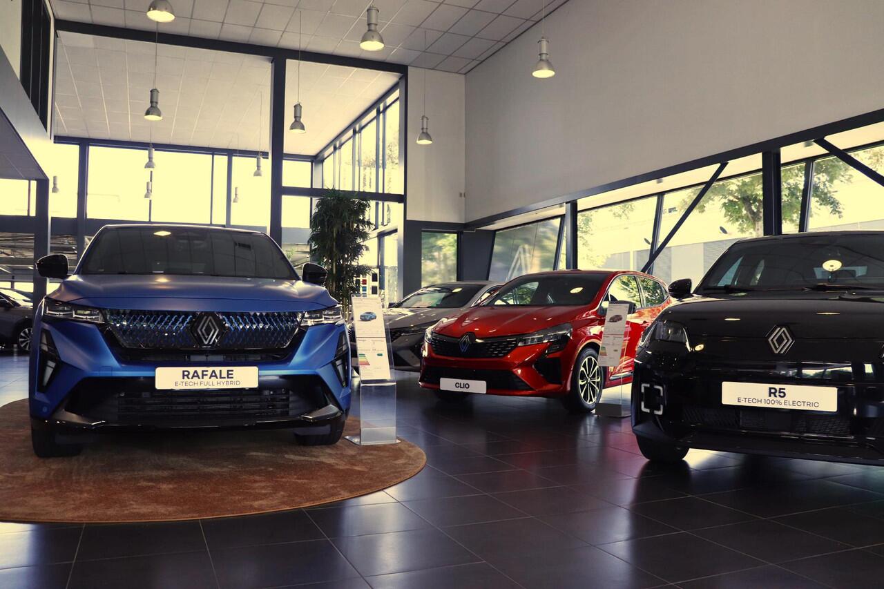 Renault CLIO TCe 90 Intens / DEALER ONDERHOUDEN / NAVI / LED / PRIV GLASS / PDC A / BLUETOOTH / CRUISE / CLIMATE / STOEL VERW. / DAB / KEYLESS / 16'' LMV