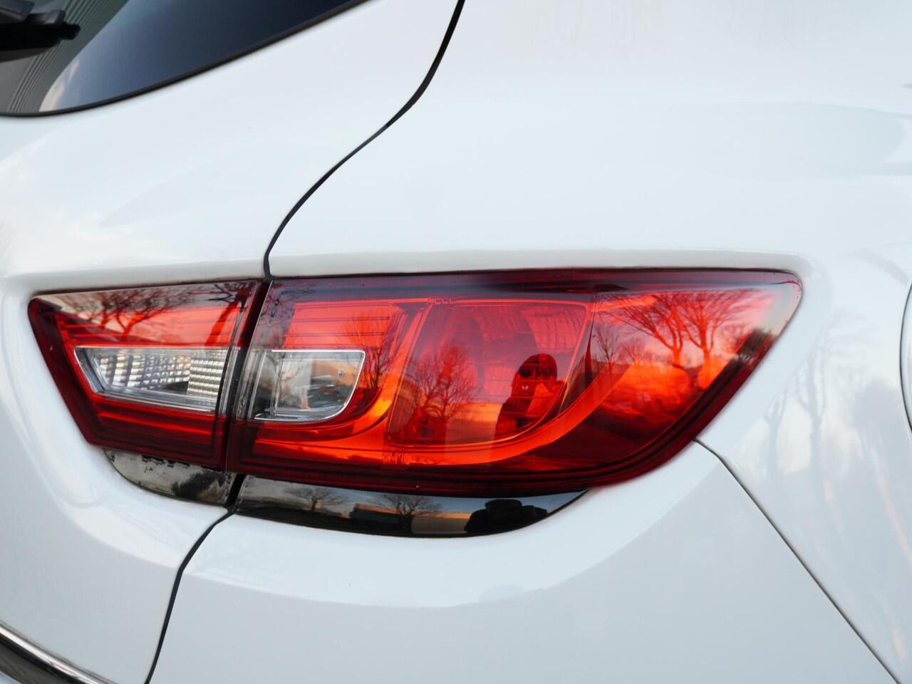 Renault CLIO TCe 90 Limited / DEALER ONDERHOUDEN / NAVI / PDC A / PRIVACY GLASS / BLUETOOTH / DAB / RADIO / KEYLESS / CRUISE / ARMSTEUN / 16'' LMV