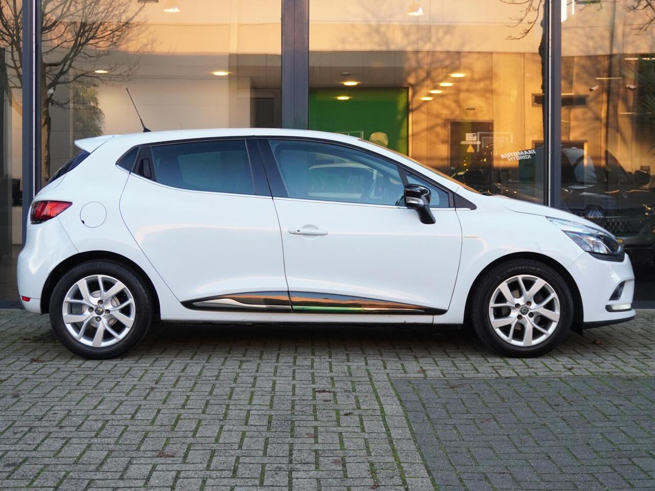Renault CLIO TCe 90 Limited / DEALER ONDERHOUDEN / NAVI / PDC A / PRIVACY GLASS / BLUETOOTH / DAB / RADIO / KEYLESS / CRUISE / ARMSTEUN / 16'' LMV