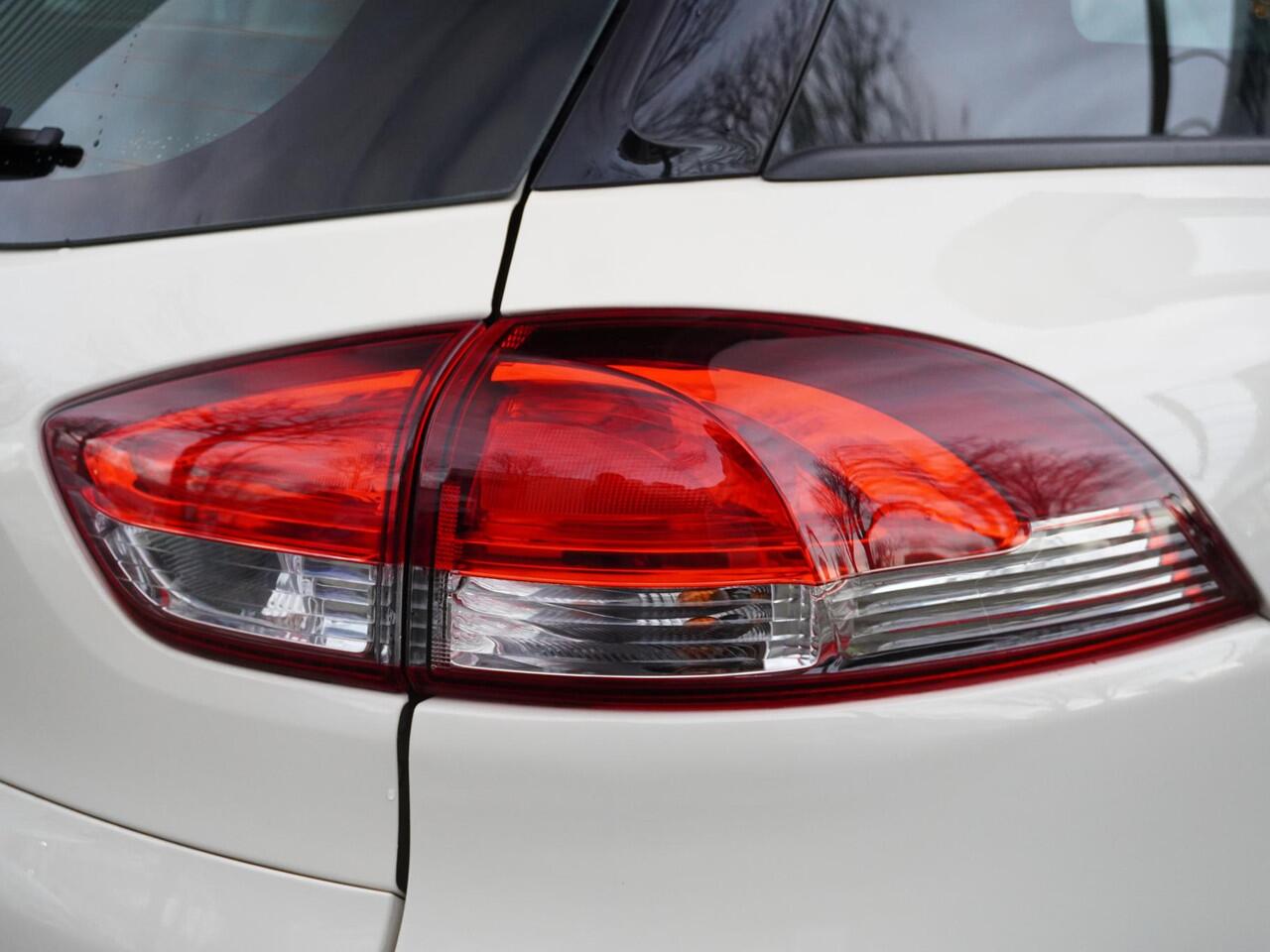 Renault CLIO Estate TCe 90 Zen / DEALER ONDERHOUDEN / NAVI / KEYLESS / AIRCO / CRUISE / BLUETOOTH / PRIVACY GLASS / DAKRAILS /16'' LMV