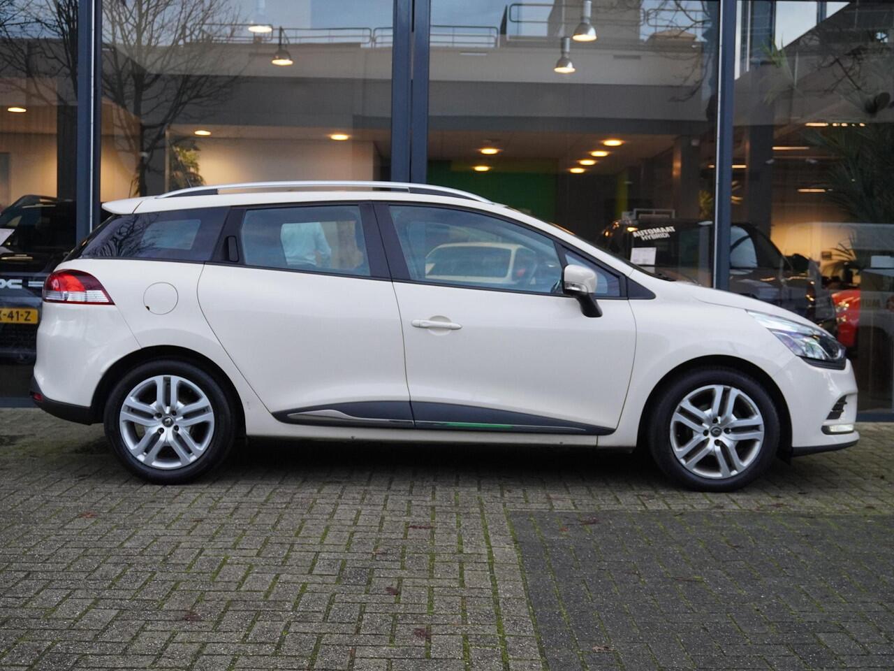 Renault CLIO Estate TCe 90 Zen / DEALER ONDERHOUDEN / NAVI / KEYLESS / AIRCO / CRUISE / BLUETOOTH / PRIVACY GLASS / DAKRAILS /16'' LMV