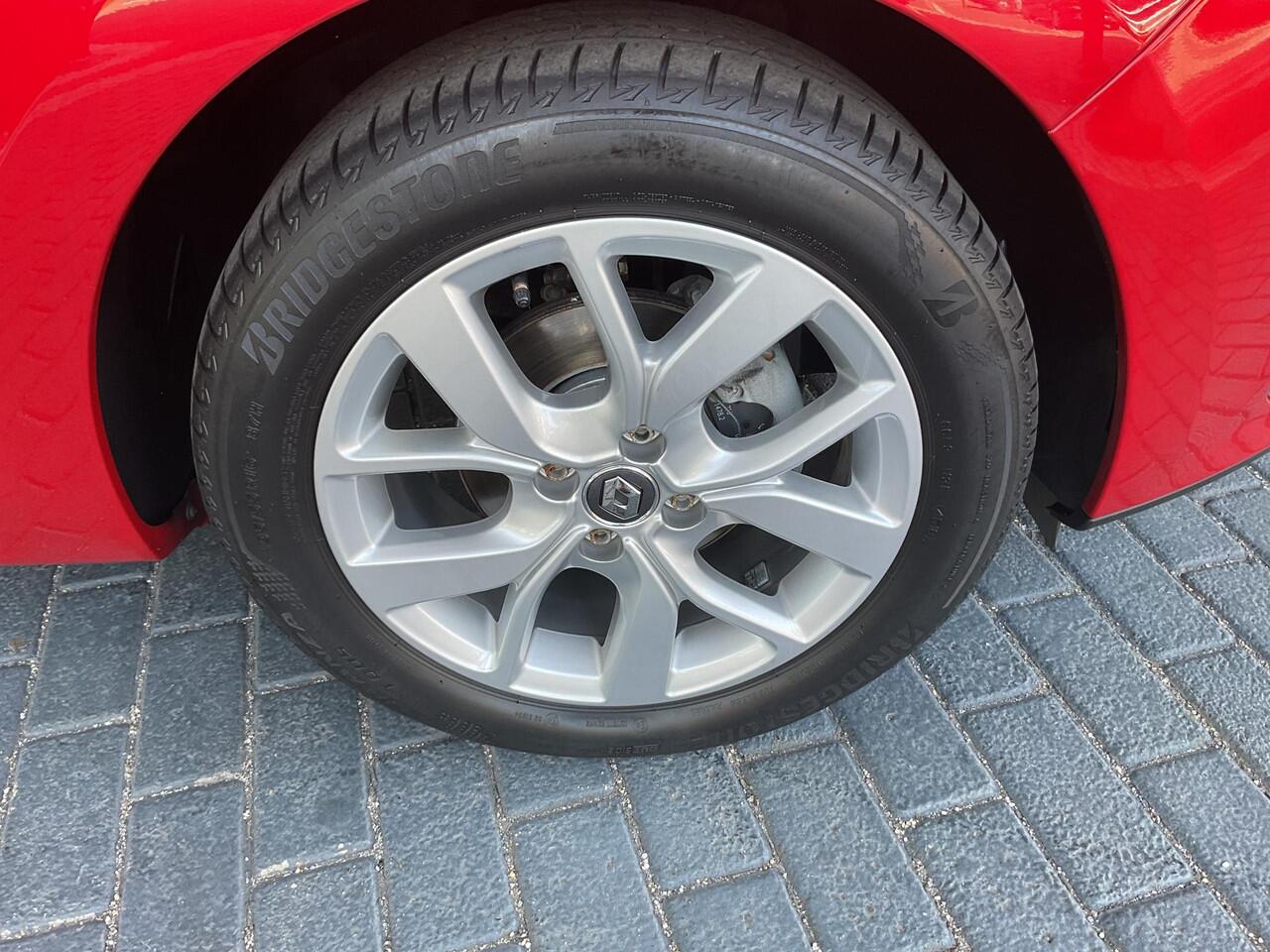 Renault CLIO 0.9 TCe Limited / PDC / LM VELGEN / NAVI / BLUETOOTH /