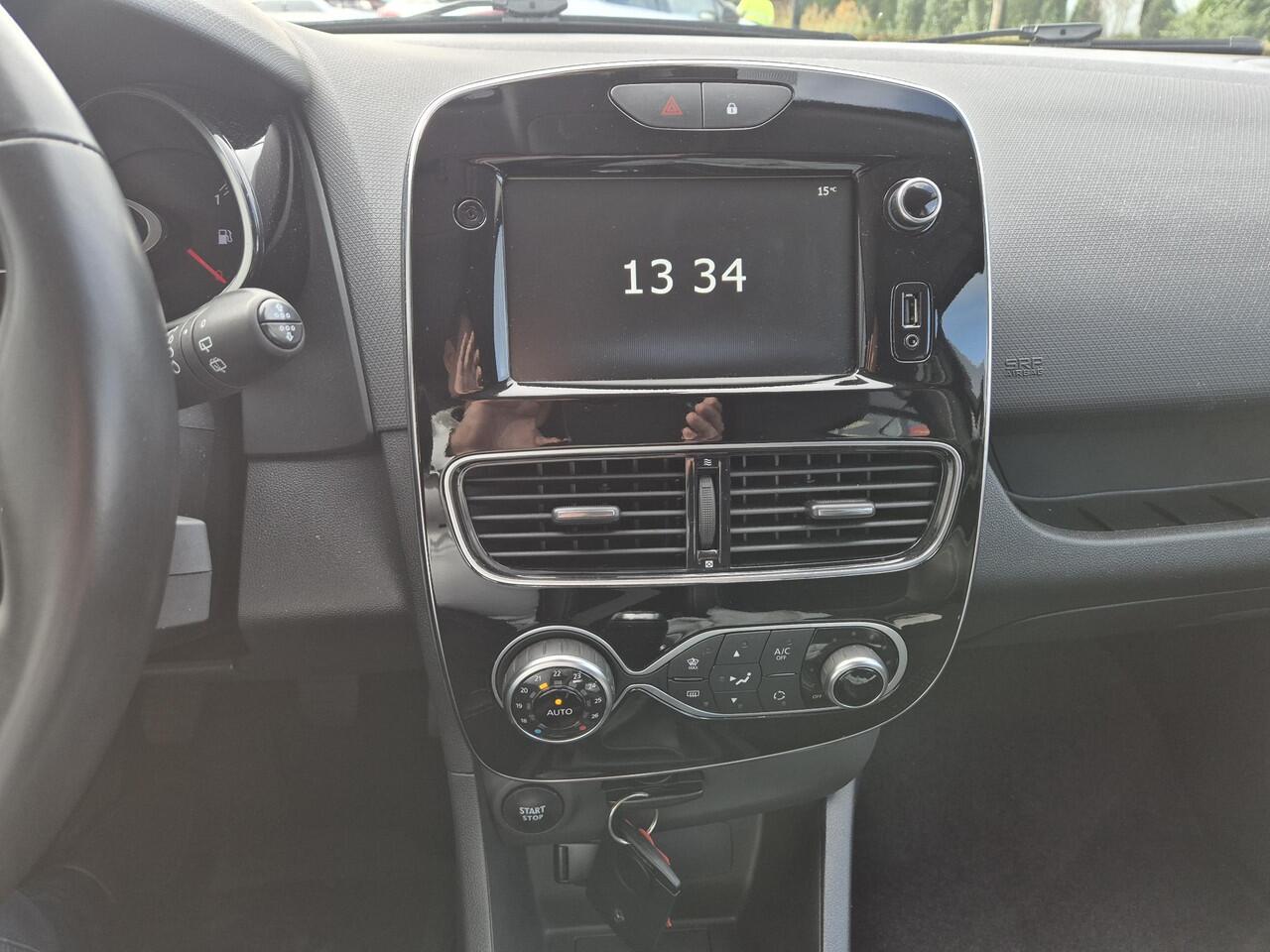 Renault CLIO 0.9 TCe Intens | Navigatie | Parkeersensoren | Halfleder |