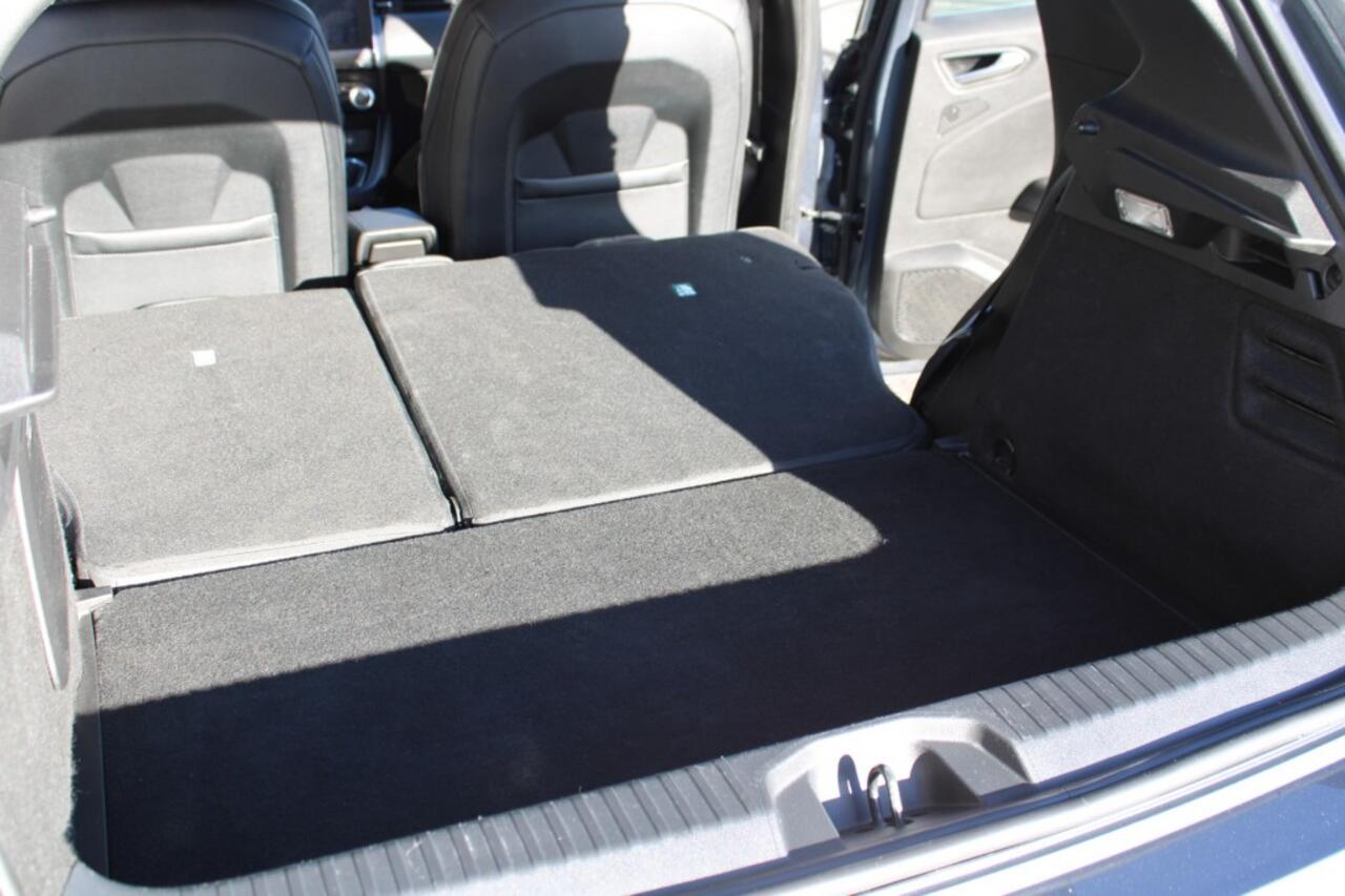 Renault CLIO TCe 100 pk Intens camera /groot scherm/stoelverw./stuurverw. /e.t.c.