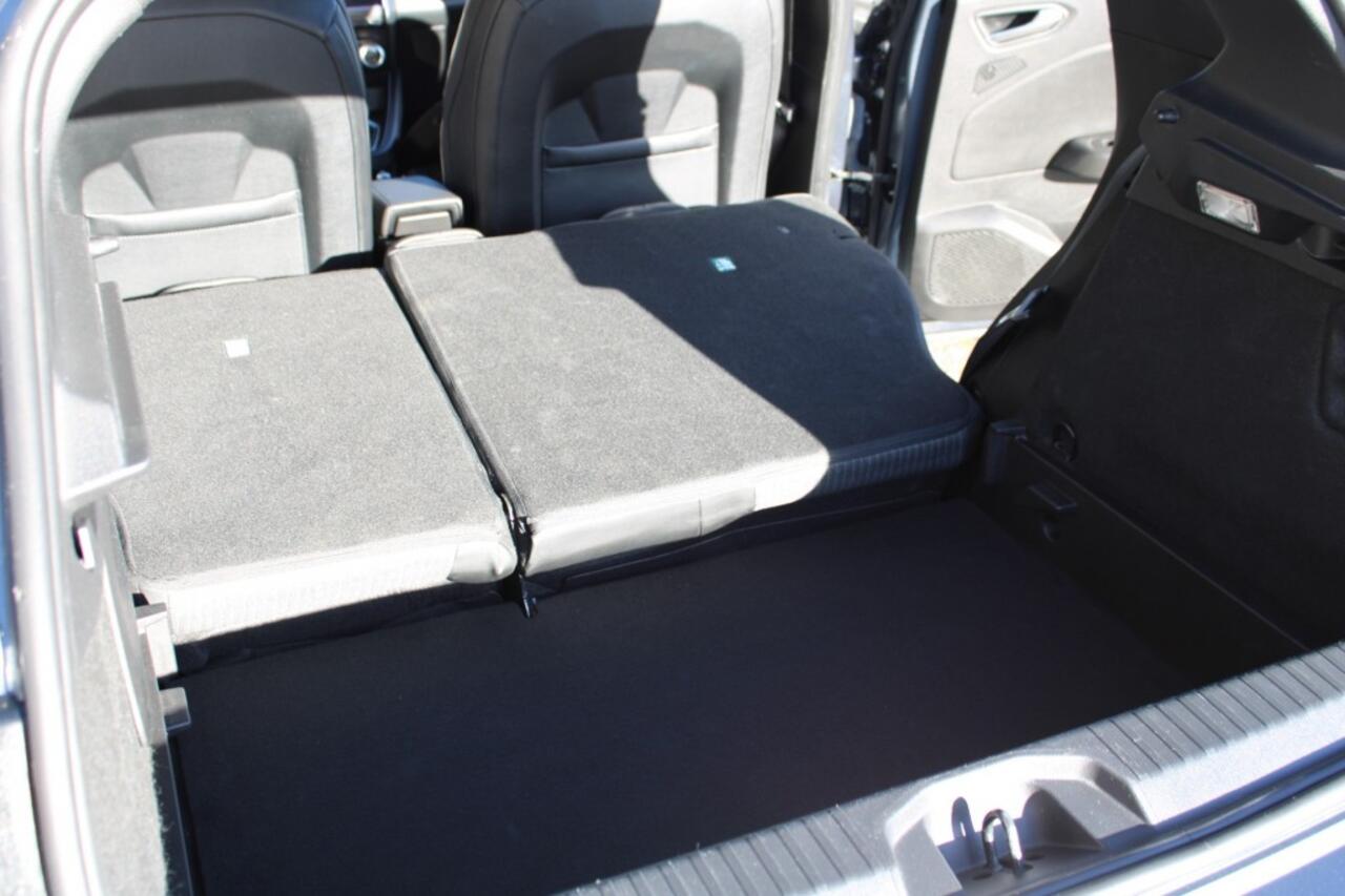 Renault CLIO TCe 100 pk Intens camera /groot scherm/stoelverw./stuurverw. /e.t.c.