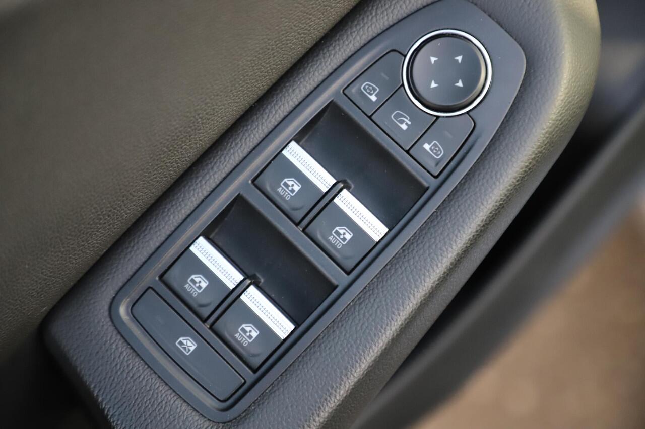 Renault CLIO 1.0 TCe Intens 101PK Half Leder 17 inch LMV LED Navigatie Carplay Android Climate Cruise Control Rijstrooksensor