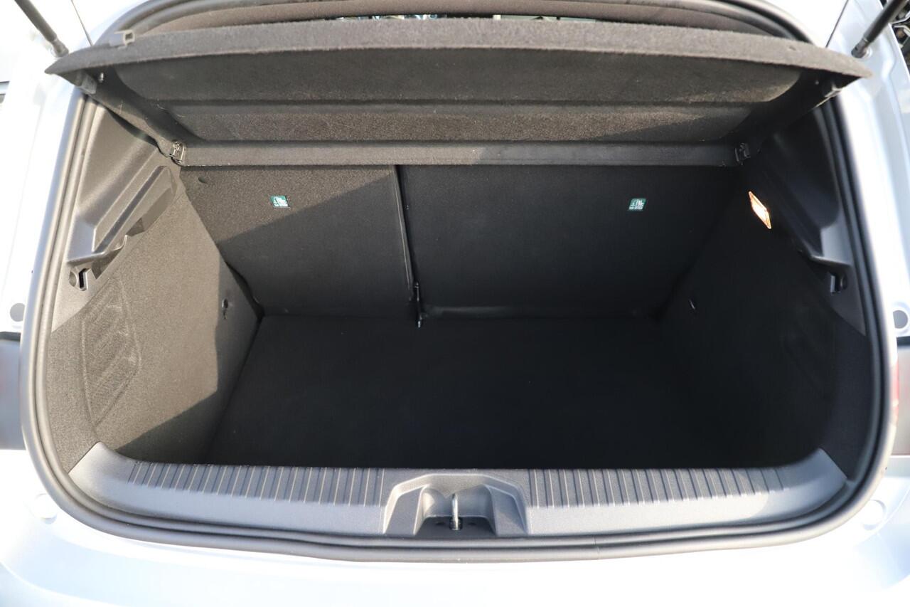 Renault CLIO 1.0 TCe Intens 101PK Half Leder 17 inch LMV LED Navigatie Carplay Android Climate Cruise Control Rijstrooksensor