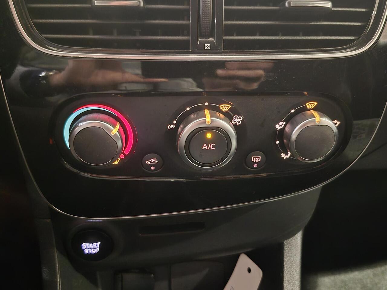 Renault CLIO Estate TCe 90PK Limited Navigatie | Airco | Parkeersensoren