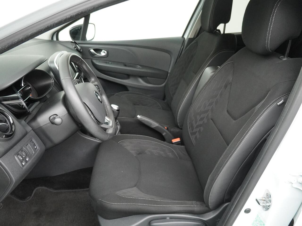 Renault CLIO Estate 0.9 TCe Limited - Navigatie - Trekhaak - Airconditioning - Parkeersens A