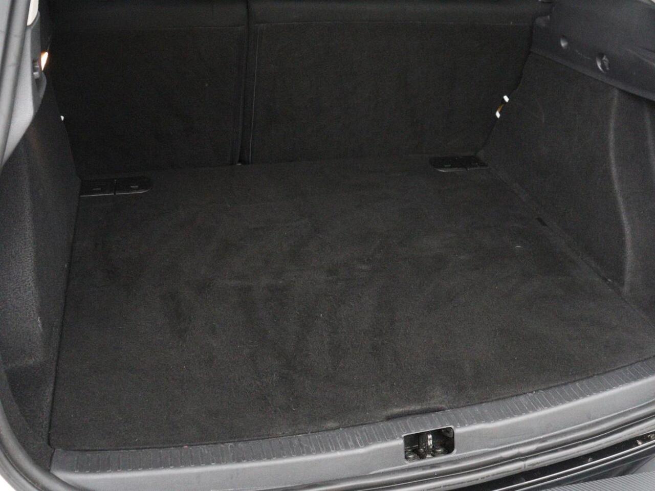 Renault CLIO 0.9 TCe Limited | Navigatie | Airco | Cruise control | Keyless | Parkeerhulp | Bluetooth | DAB+ | Lichtmetalen velgen