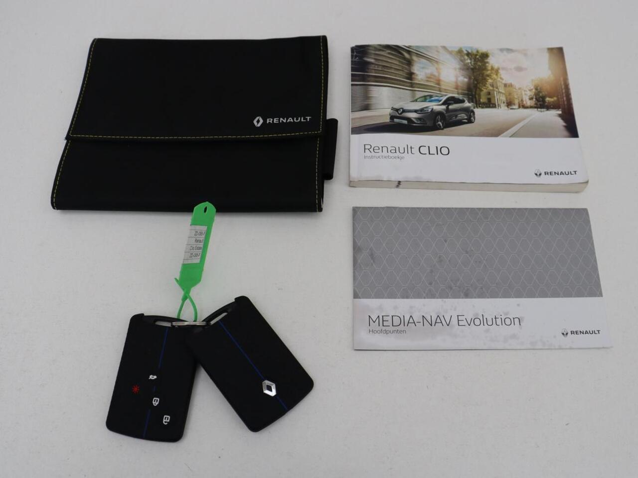 Renault CLIO 0.9 TCe Limited | Navigatie | Airco | Cruise control | Keyless | Parkeerhulp | Bluetooth | DAB+ | Lichtmetalen velgen