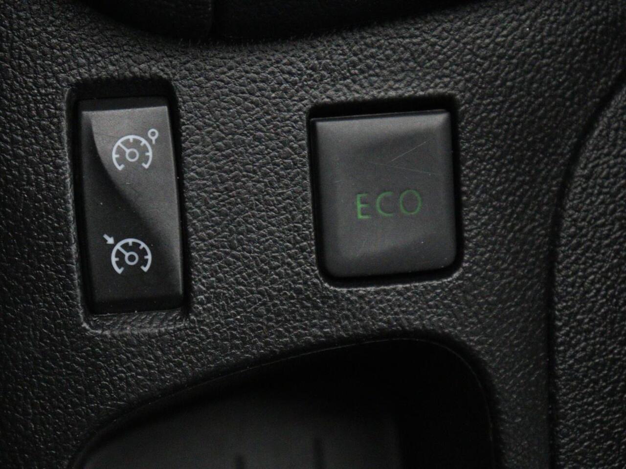 Renault CLIO 0.9 TCe Limited | Navigatie | Airco | Cruise control | Keyless | Parkeerhulp | Bluetooth | DAB+ | Lichtmetalen velgen