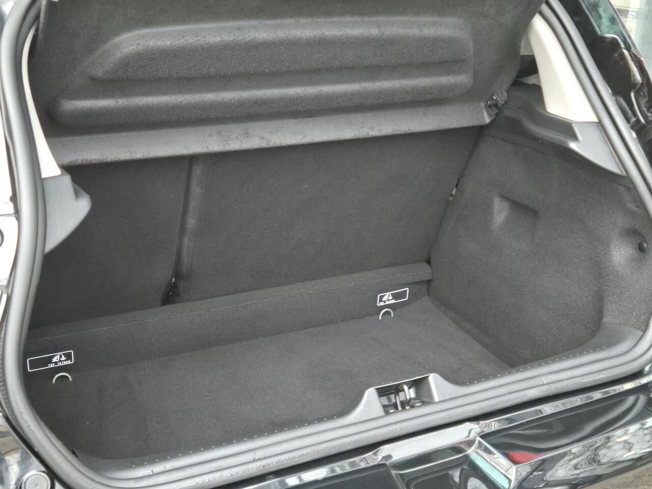 Renault CLIO 0.9 TCe Limited | Navigatie | Airco | LM Velgen | Cruise Control | Electr. ramen Renault Clio 0.9 TCe Limited | Navi | Airco | LM Velgen | Cruise Control | Electr. ramen