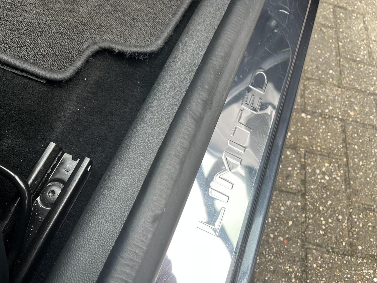 Renault CLIO 0.9 TCe Limited / AIRCO / NAVIGATIE / LICHTMETALEN VELGEN / MIDDENARMSTEUN