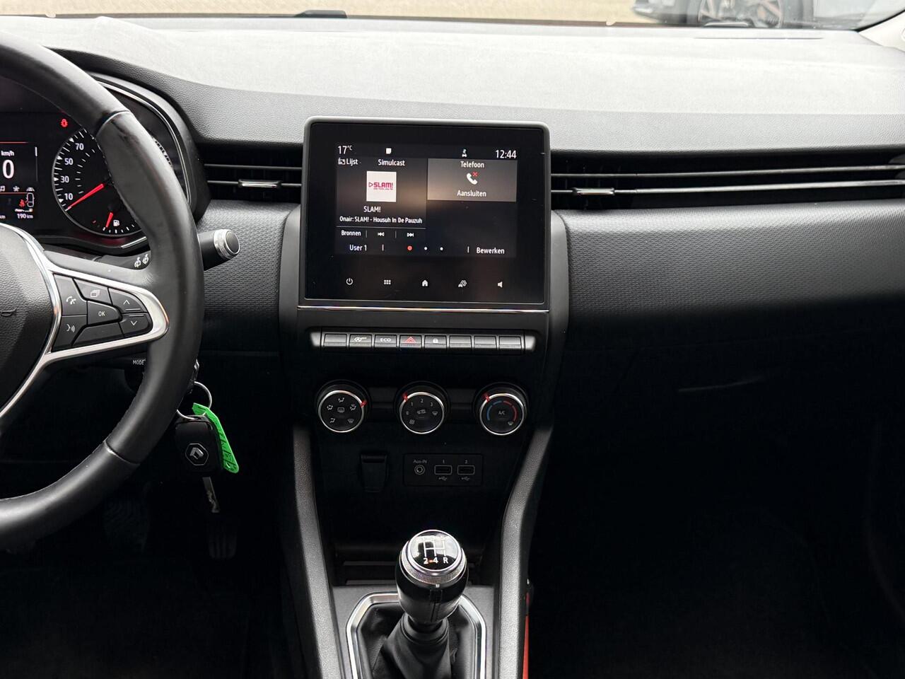 Renault CLIO 1.0 TCe Zen Black Line | NAP | Trekhaak | Dealer onderhouden | DAB | Apple Carplay | Android Auto | Cruise Control | LED | Airco |