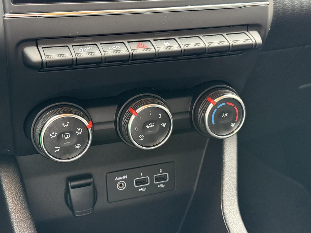 Renault CLIO 1.0 TCe Zen Black Line | NAP | Trekhaak | Dealer onderhouden | DAB | Apple Carplay | Android Auto | Cruise Control | LED | Airco |