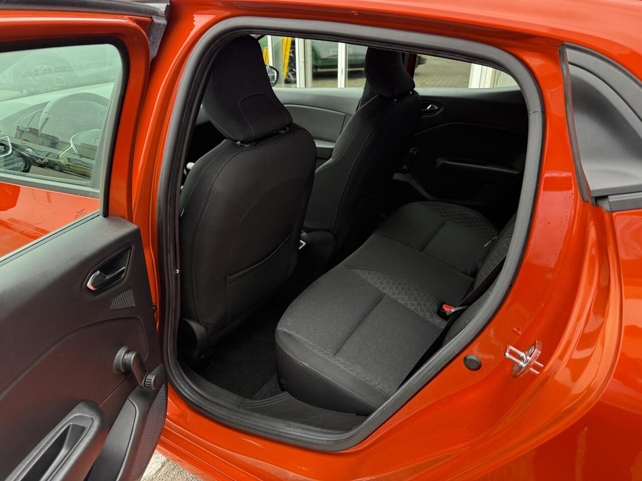 Renault CLIO 1.0 TCe Zen Black Line | NAP | Trekhaak | Dealer onderhouden | DAB | Apple Carplay | Android Auto | Cruise Control | LED | Airco |