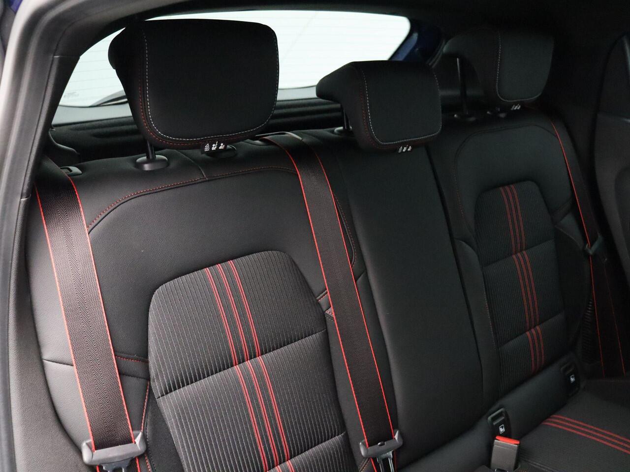 Renault CLIO E-Tech Hybrid 140pk R.S. Line | Grootscherm Navigatie | 360 Camera | Lichtmetalen Velgen | Cruise Control | Sportstoelen | Trekhaak |