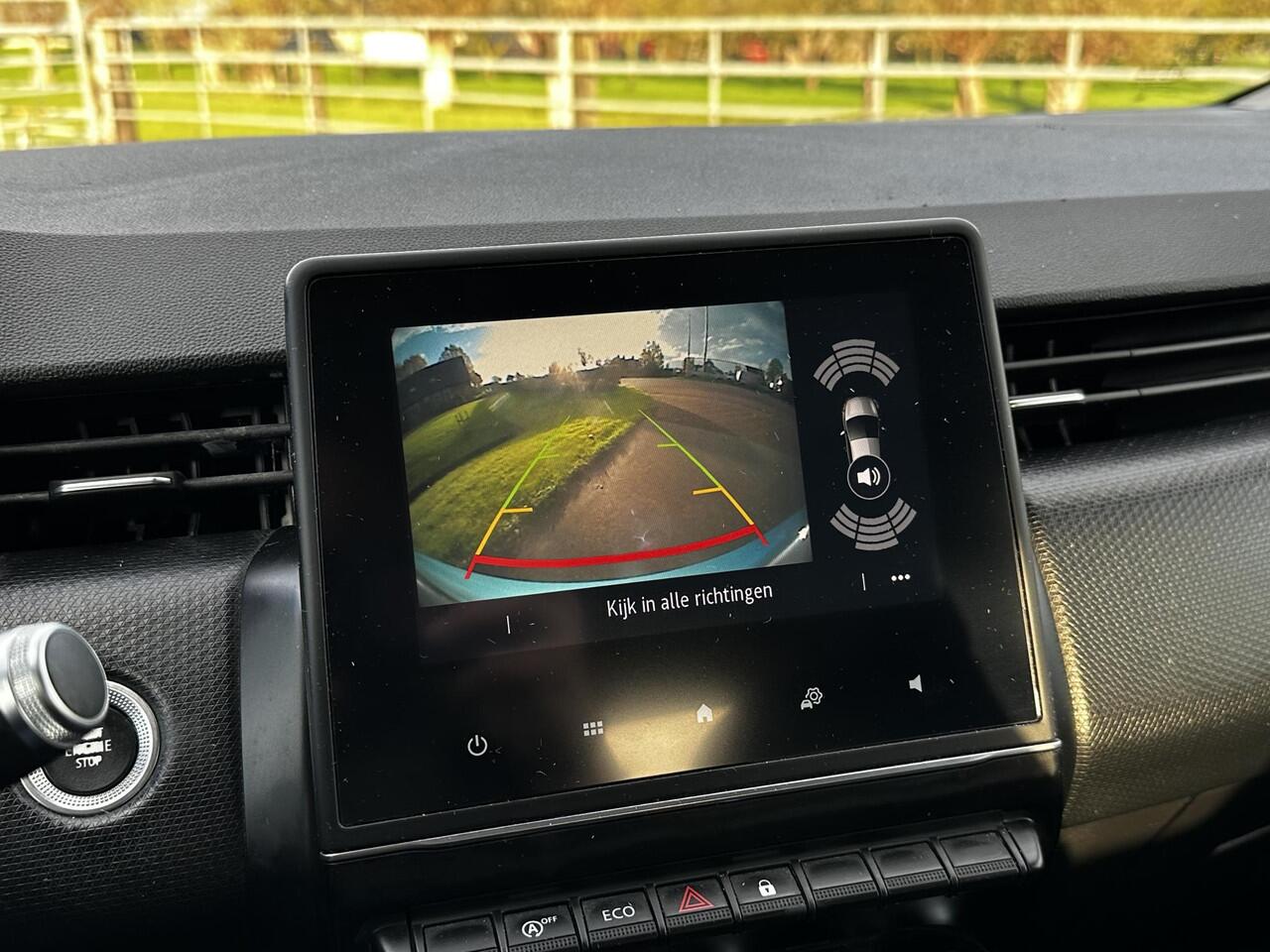 Renault CLIO 1.0 TCe Intens | NAVIGATIE | KEYLESS ENTRY & START | PARKEERCAMERA | LM. VELGEN |