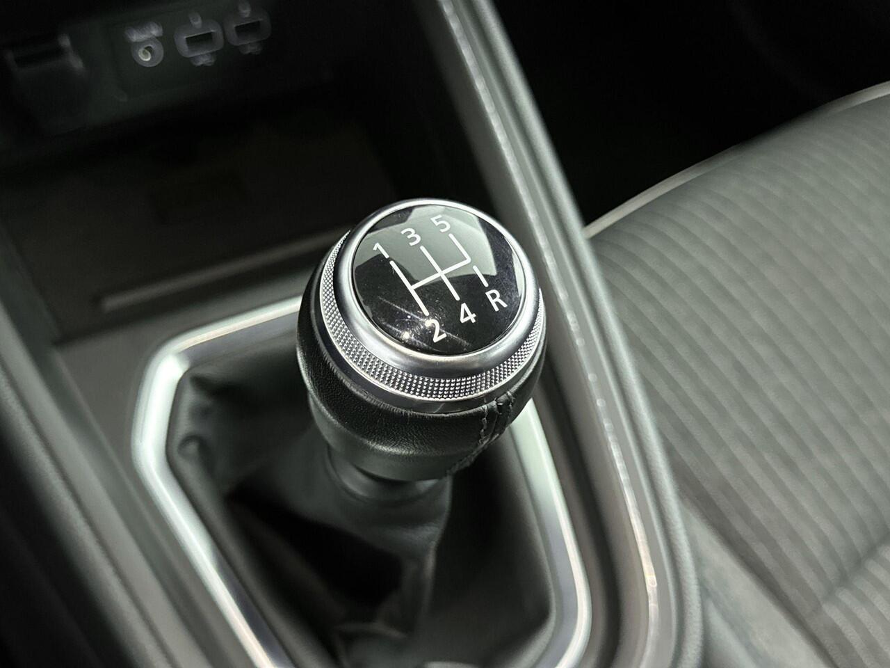 Renault CLIO 1.0 TCe 100Pk Intens | Navigatie | Apple & Android Carplay | Cruise Control | Climate Control | Achteruitrijcamera | Parkeersensoren |