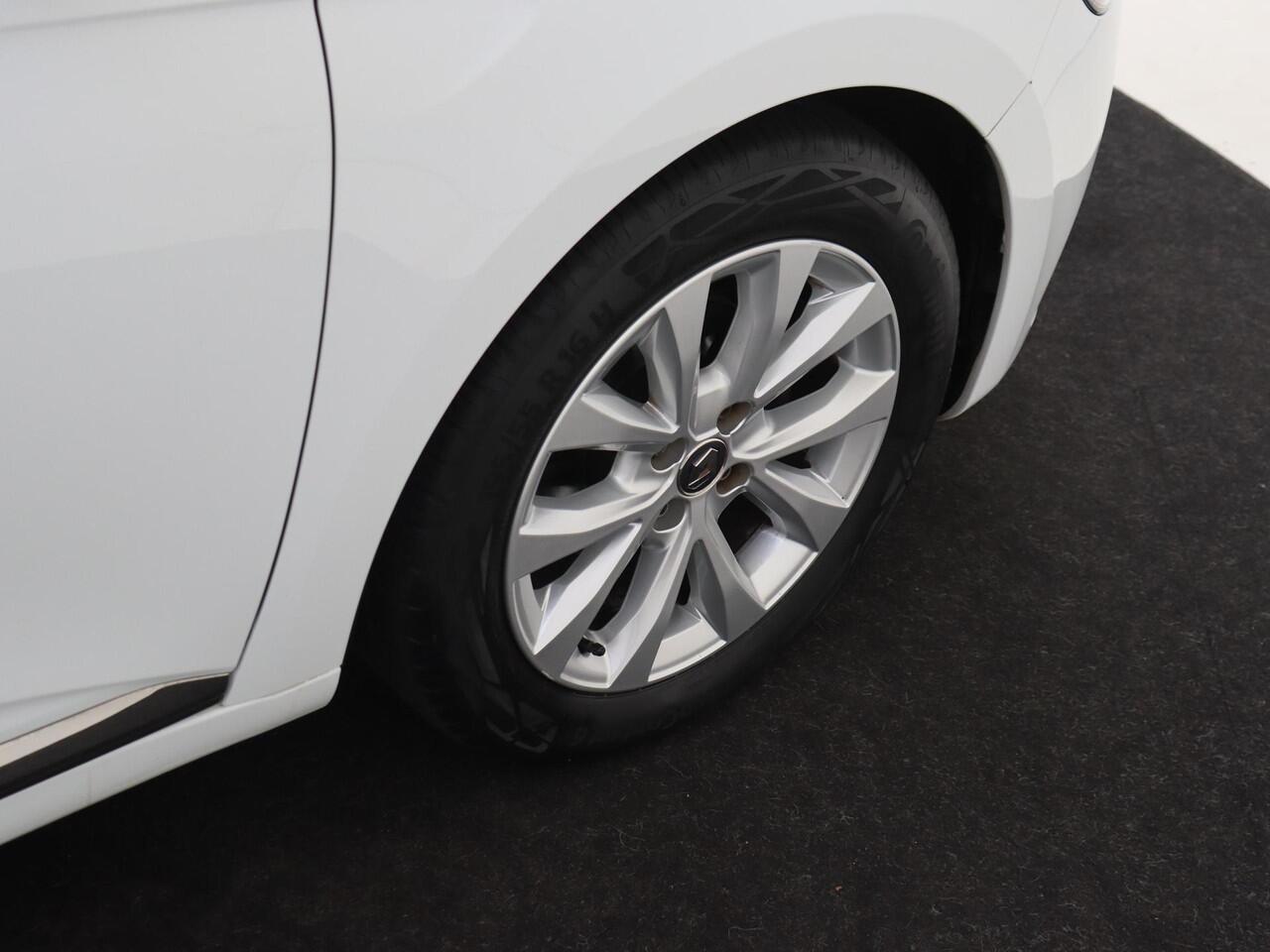 Renault CLIO 1.0 TCe 100 PK Intens Airco | Navigatie | Parkeersensoren Achter | Android Auto | Apple Carplay