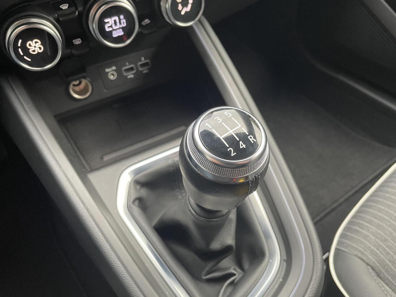 Renault CLIO V TCe 100 Intens | Dealeronderhouden | Apple Carplay/Android Auto | lage tellerstand!! | Luxe uitvoering | Zuinige auto |