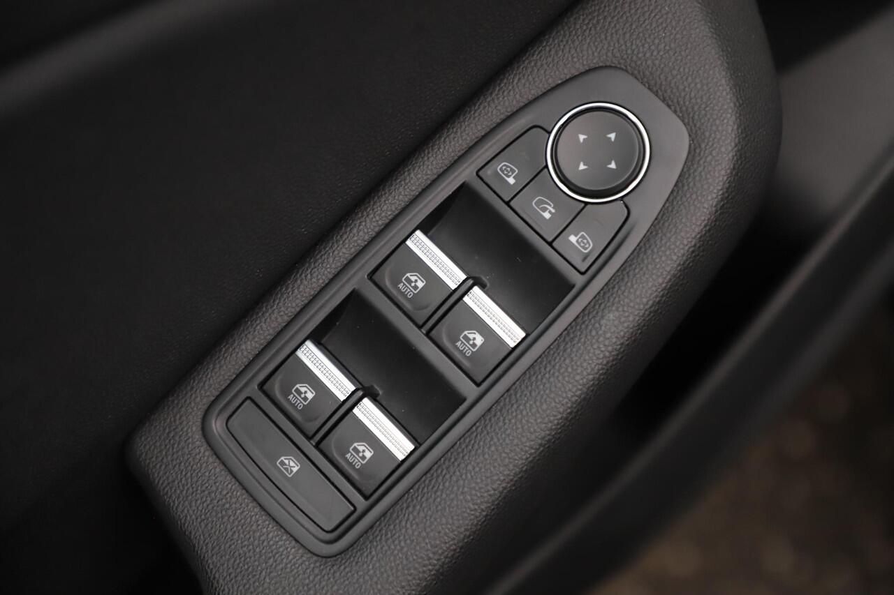 Renault CLIO 1.0 TCe Intens Half Leder Sfeerverlichting 17 inch LMV Full LED Climate Cruise Control Navigatie Achteruitrijcamera Carplay Android Parkeersensor Rijstrooksensor