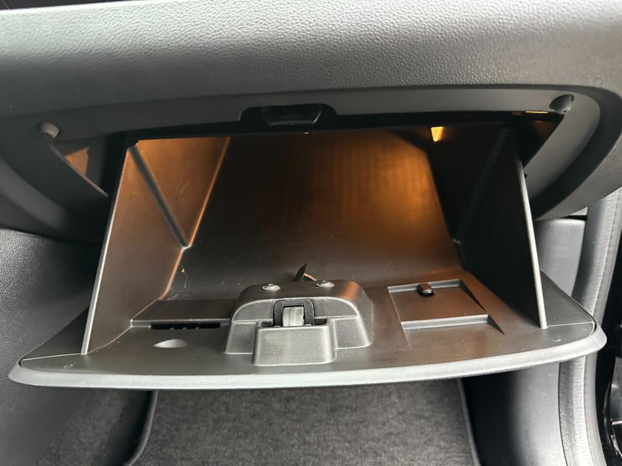 Renault CLIO Estate 0.9 TCe Limited Navigatie