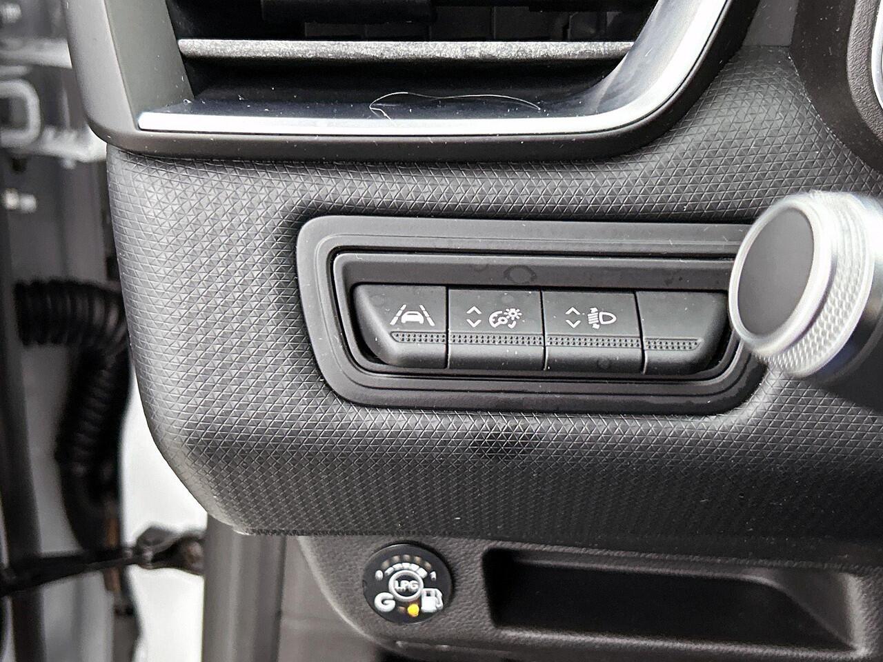 Renault CLIO 1.0 TCe Bi-Fuel Zen 100PK | Zwarte Lichtmetalen Velgen | Airco | Apple Carplay & Android Auto | Cruise Control | Led koplampen