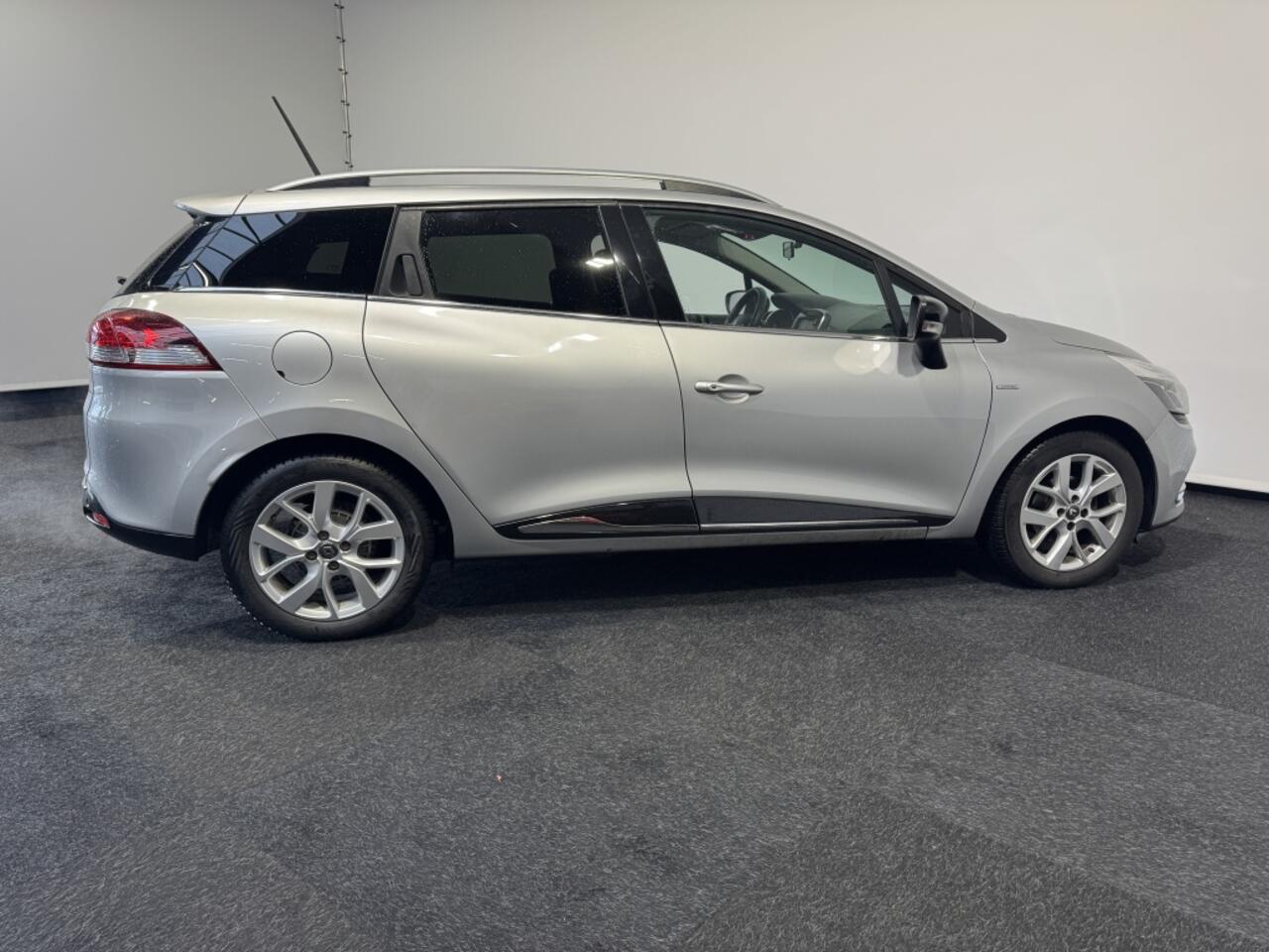 Renault CLIO Estate 0.9 TCe Limited Navigatie PDC Airco