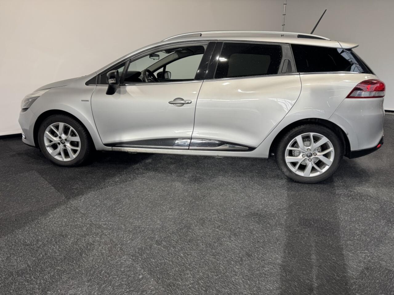 Renault CLIO Estate 0.9 TCe Limited Navigatie PDC Airco