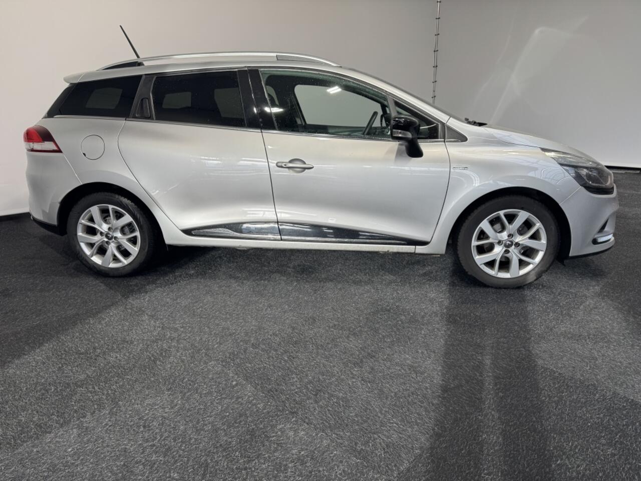 Renault CLIO Estate 0.9 TCe Limited Navigatie PDC Airco