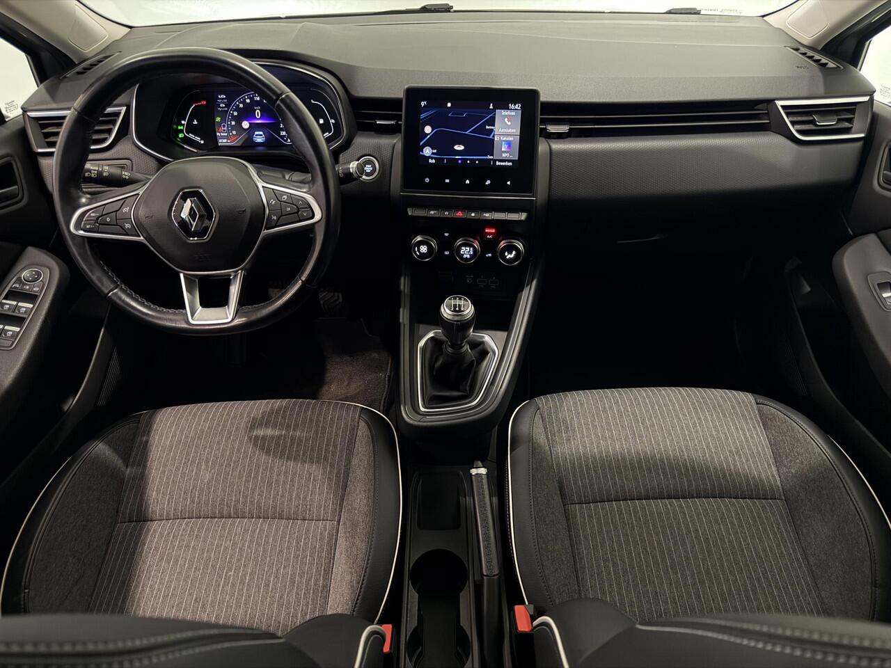 Renault CLIO 1.0 TCe 100 Intens | Navigatie | Climate Control | Cruise Control | Achteruitrijcamera | Lichtmetalen velgen 17" | Apple Carplay/Android Auto