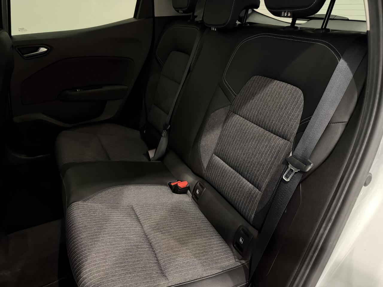 Renault CLIO 1.0 TCe 100 Intens | Navigatie | Climate Control | Cruise Control | Achteruitrijcamera | Lichtmetalen velgen 17" | Apple Carplay/Android Auto