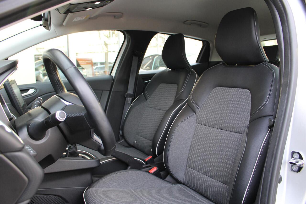 Renault CLIO 1.0 TCe Intens | Parkeersensoren achter | APPLE CARPLAY/ANDROID AUTO