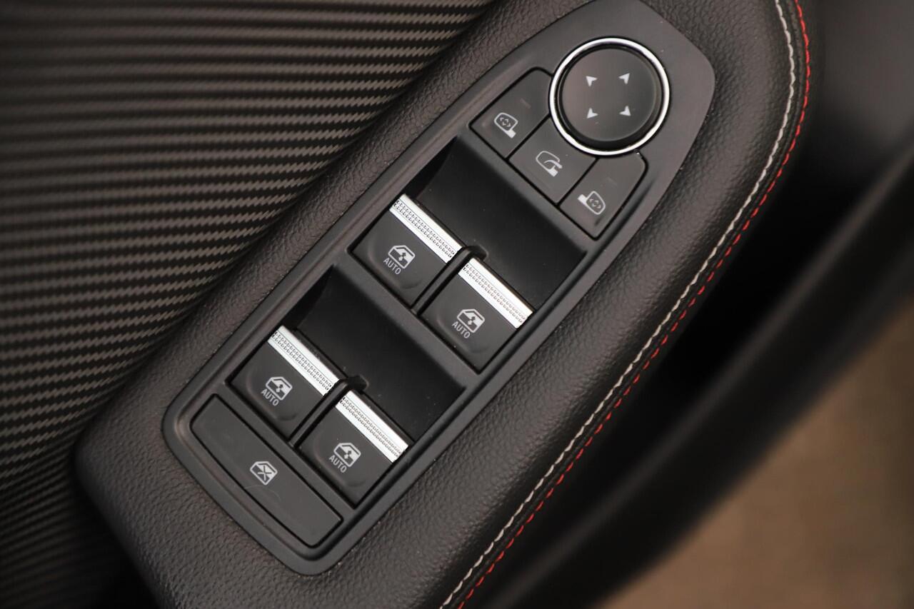 Renault CLIO 1.0 TCe R.S. Line Trekhaak 17 inch LMV BOSE Groot Navigatie Achteruitrijcamera Carplay Android Half Leder