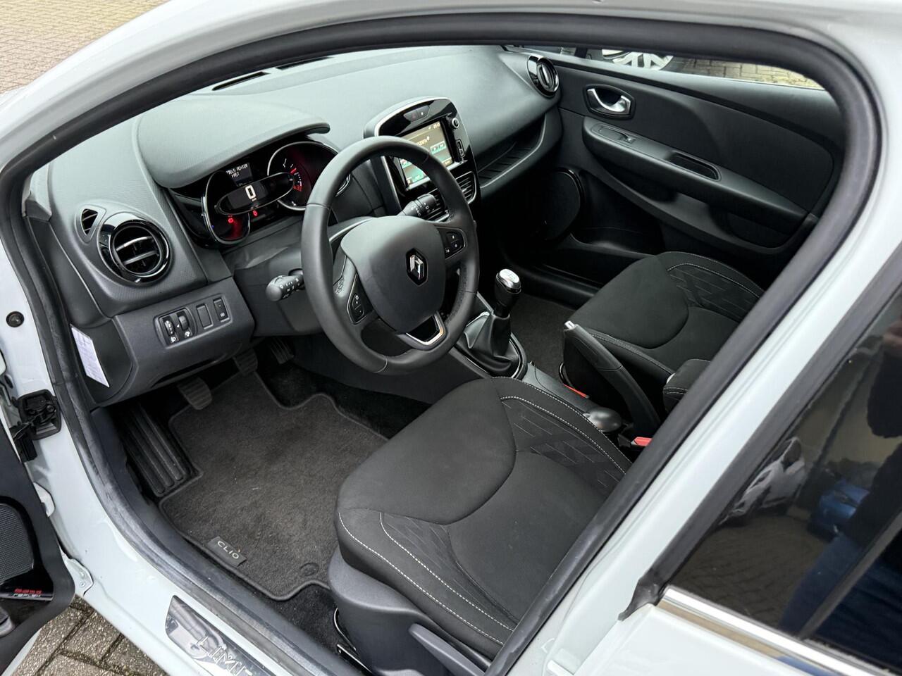 Renault CLIO Estate 0.9 TCe Limited | Dealer Onderhouden | Parkeerhulp | Navigatie | Org. NL