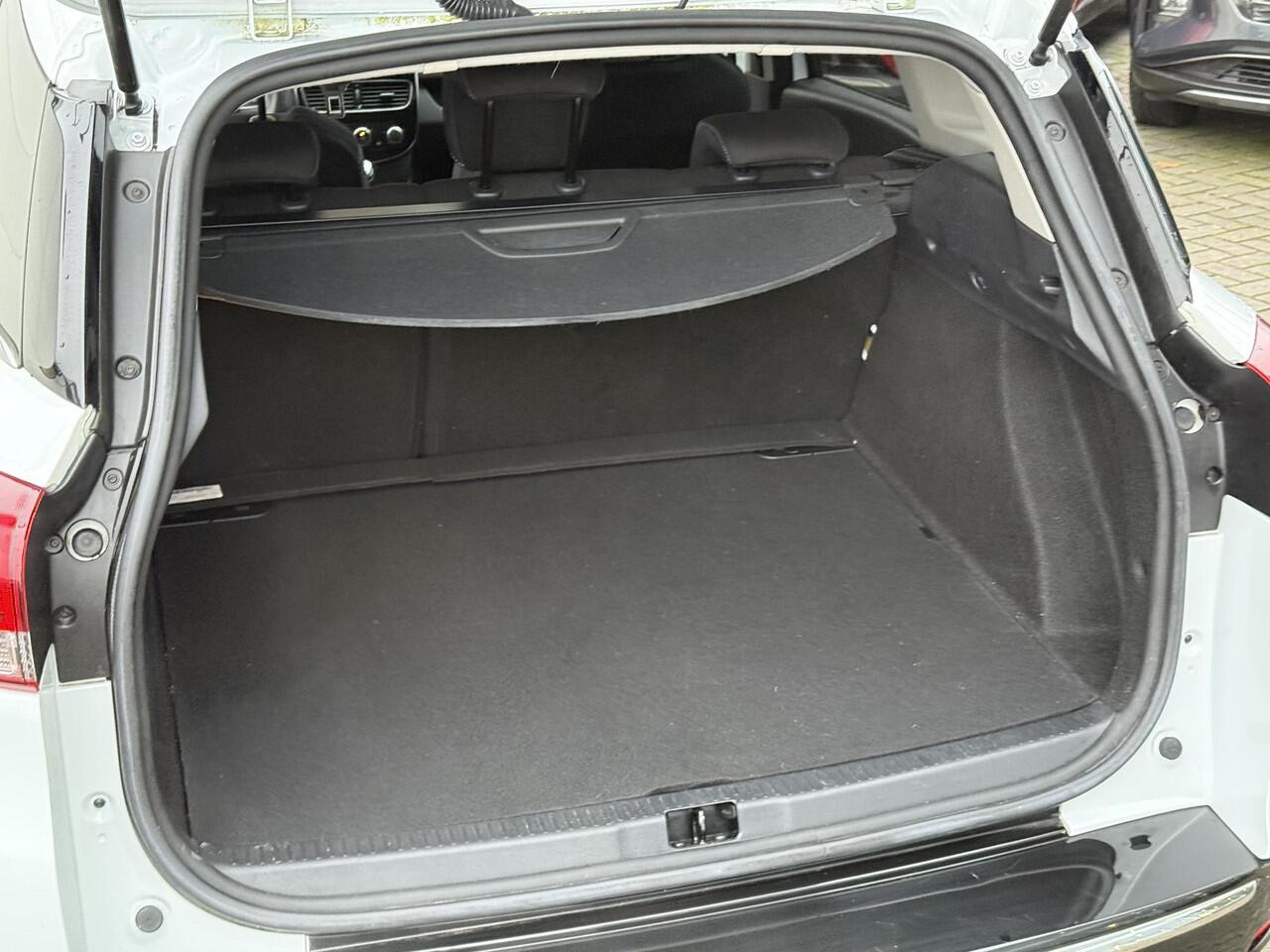 Renault CLIO Estate 0.9 TCe Limited | Dealer Onderhouden | Parkeerhulp | Navigatie | Org. NL