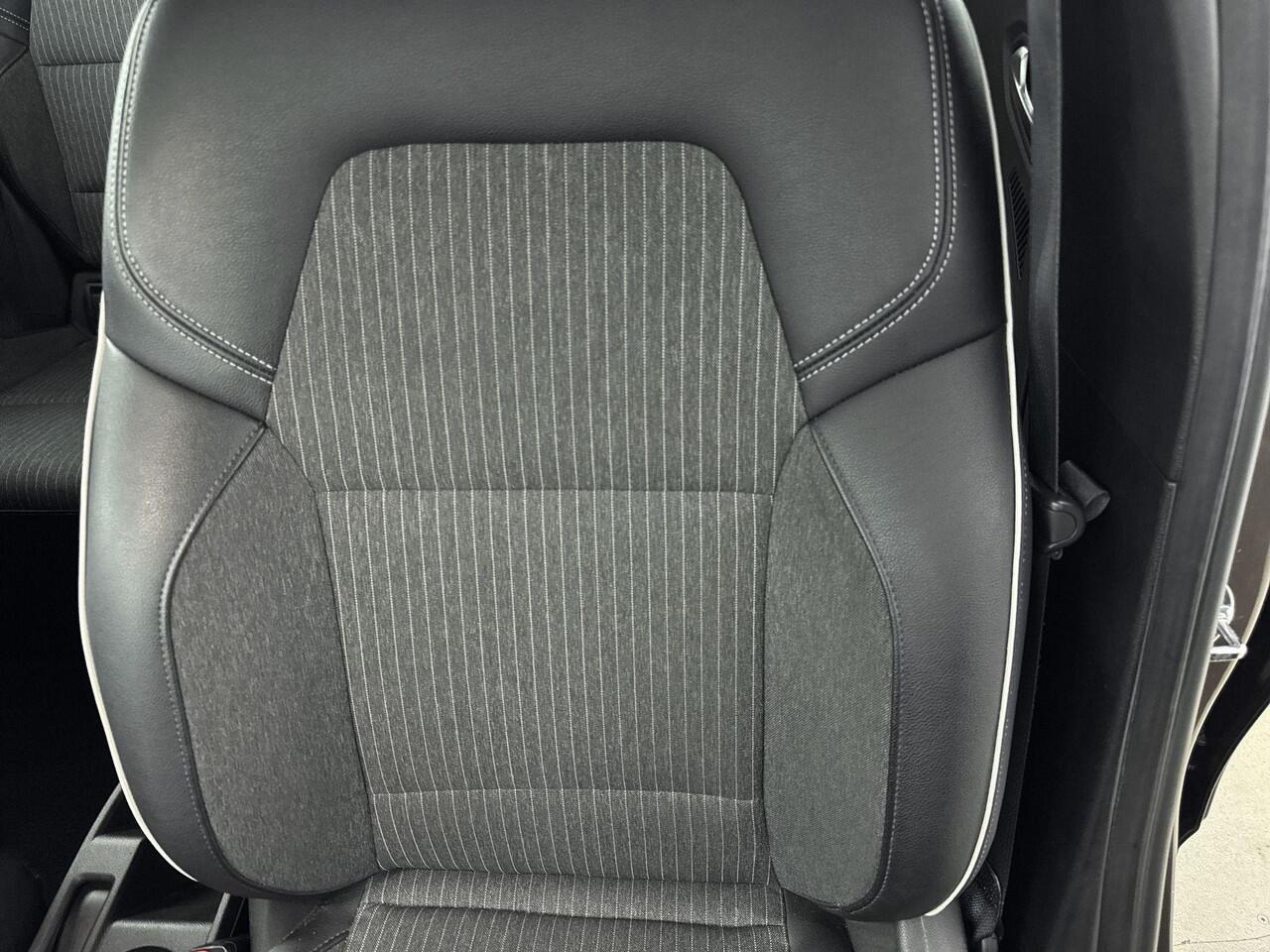 Renault CLIO 1.0 TCe 100Pk Intens | Climate Control | Cruise Control | Navigatie via Apple Carplay/Android Auto | Parkeersensoren Achter | Lichtmetalen Velgen | Keyless Start & Go | El. Inklapbare Spiegels | Bluetooth |