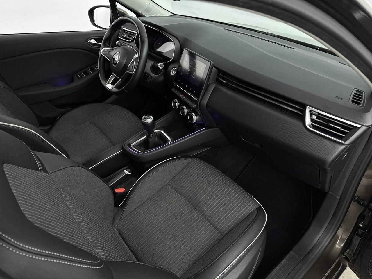 Renault CLIO 1.0 TCe 100Pk Intens | Climate Control | Cruise Control | Navigatie via Apple Carplay/Android Auto | Parkeersensoren Achter | Lichtmetalen Velgen | Keyless Start & Go | El. Inklapbare Spiegels | Bluetooth |