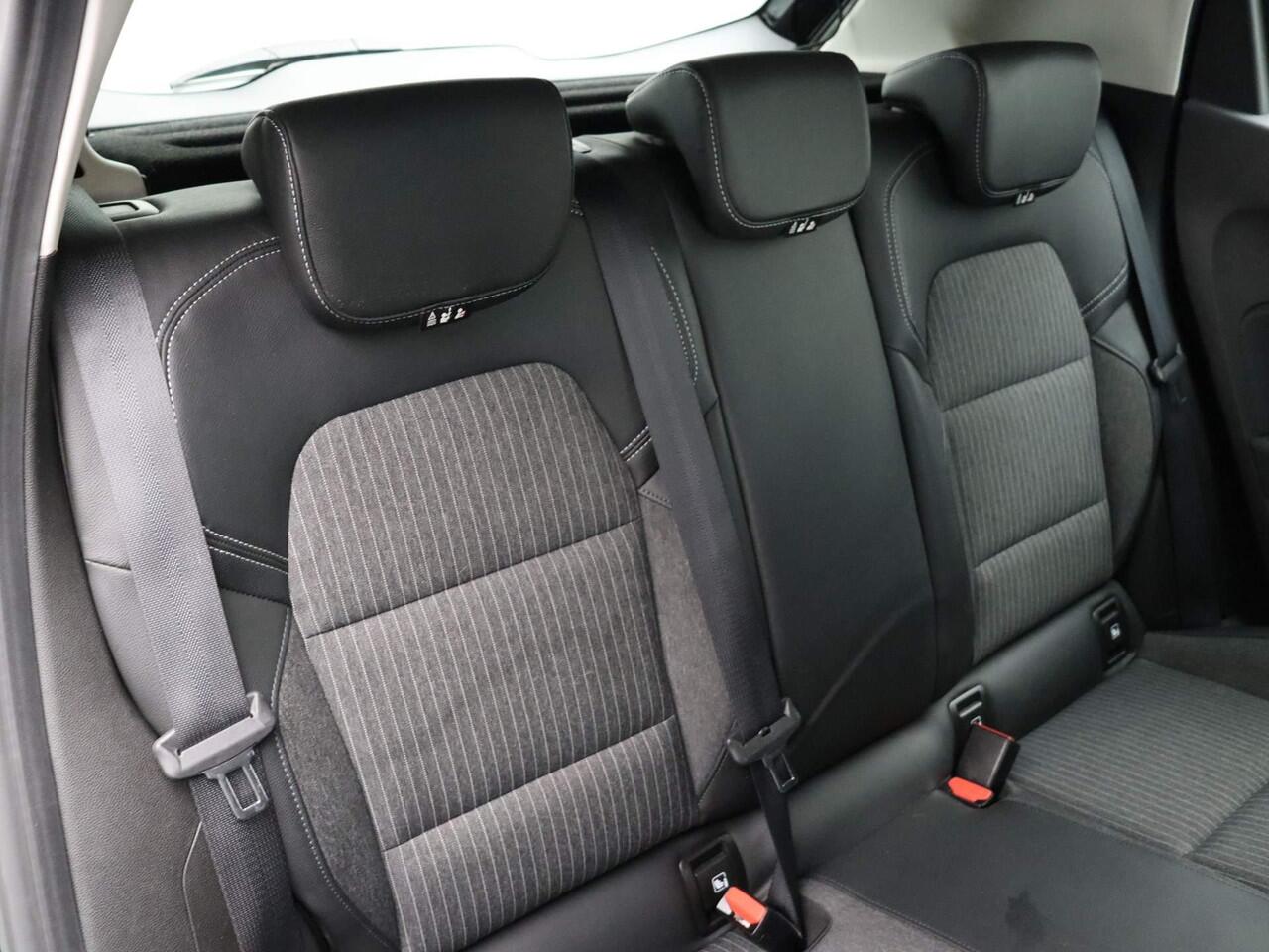 Renault CLIO TCe 130pk EDC/Autom. Intens | Apple Carplay/ Andoid auto | Navigatie | Climate Control | Automaat |