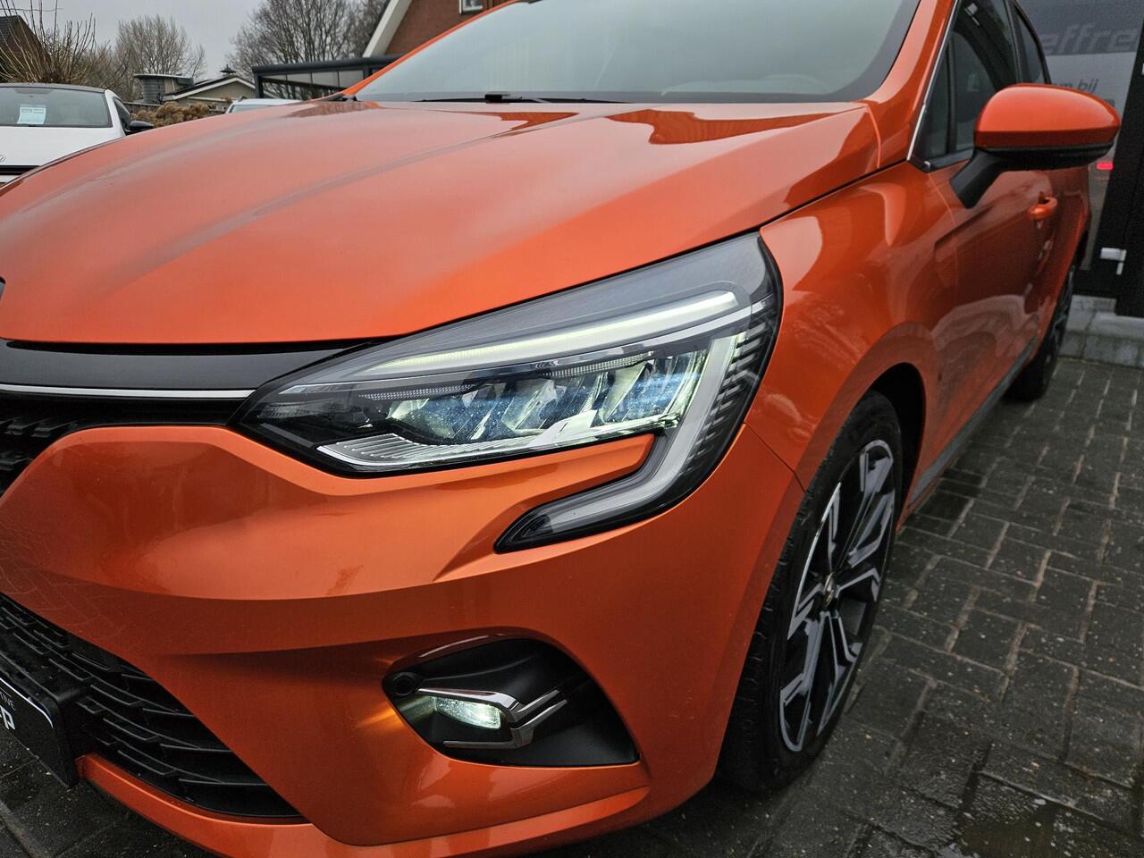 Renault CLIO 1.0 TCe Intens navi. led. cruise. 17 inch. leder/stof.